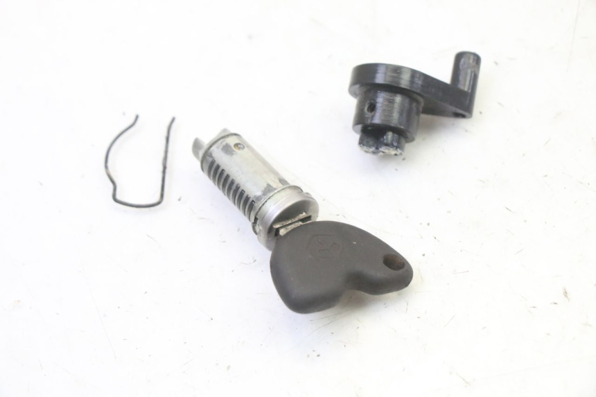 photo de SCHLOSSSATZ PIAGGIO LIBERTY 4T 50 (2009 - 2015) - Geprüftes Gebrauchtteil