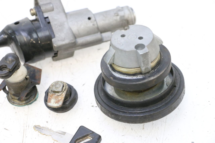 photo de SCHLOSSSATZ KEEWAY MATRIX RX9 125 (2006 - 2007) - Details der Befestigungspunkte