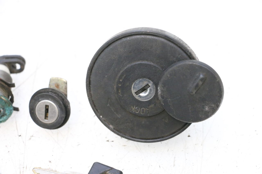 photo de SCHLOSSSATZ KEEWAY MATRIX RX9 125 (2006 - 2007) - Kennzeichnungen und Originalreferenzen