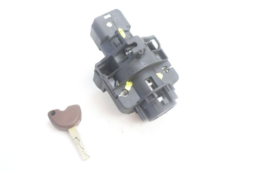 photo de SCHLOSSSATZ PIAGGIO MP3 500 (2016 - 2018) - Details der Befestigungspunkte