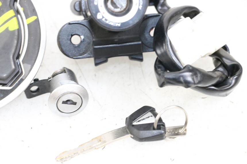 photo de SCHLOSSSATZ KAWASAKI NINJA 400 (2018 - 2023) - Oberflächenzustand und Material