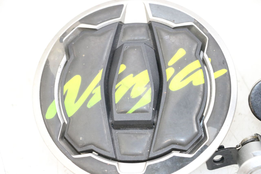 photo de SCHLOSSSATZ KAWASAKI NINJA 400 (2018 - 2023) - Geprüftes Gebrauchtteil