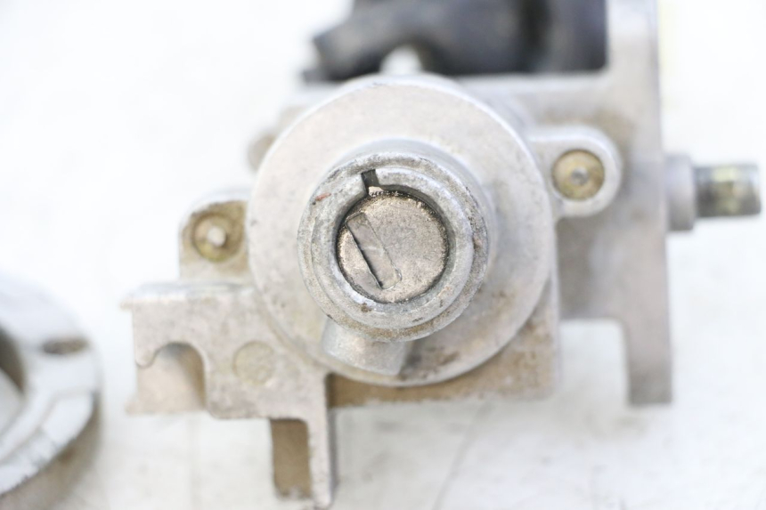 photo de SCHLOSSSATZ PEUGEOT SPEEDFIGHT 3 LC 2T 50 (2009 - 2015) - Geprüftes Gebrauchtteil