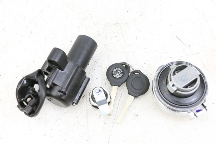 photo de SCHLOSSSATZ ROYAL ENFIELD CONTINENTAL GT 650 (2019 - 2024) - Technische Nahaufnahme