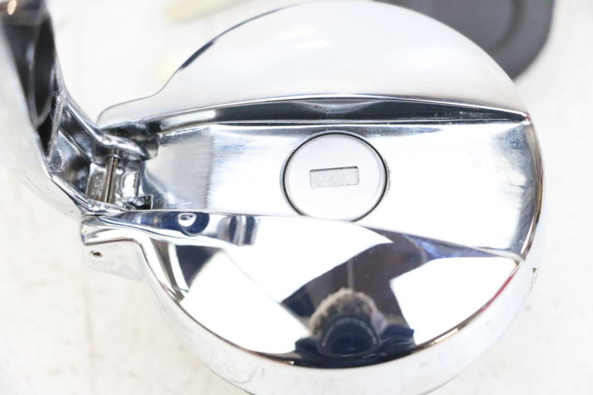 photo de SCHLOSSSATZ ROYAL ENFIELD CONTINENTAL GT 650 (2019 - 2024) - Details der Befestigungspunkte