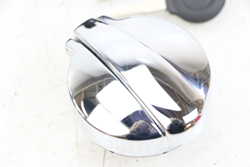 photo de SCHLOSSSATZ ROYAL ENFIELD CONTINENTAL GT 650 (2019 - 2024) - Oberflächenzustand und Material