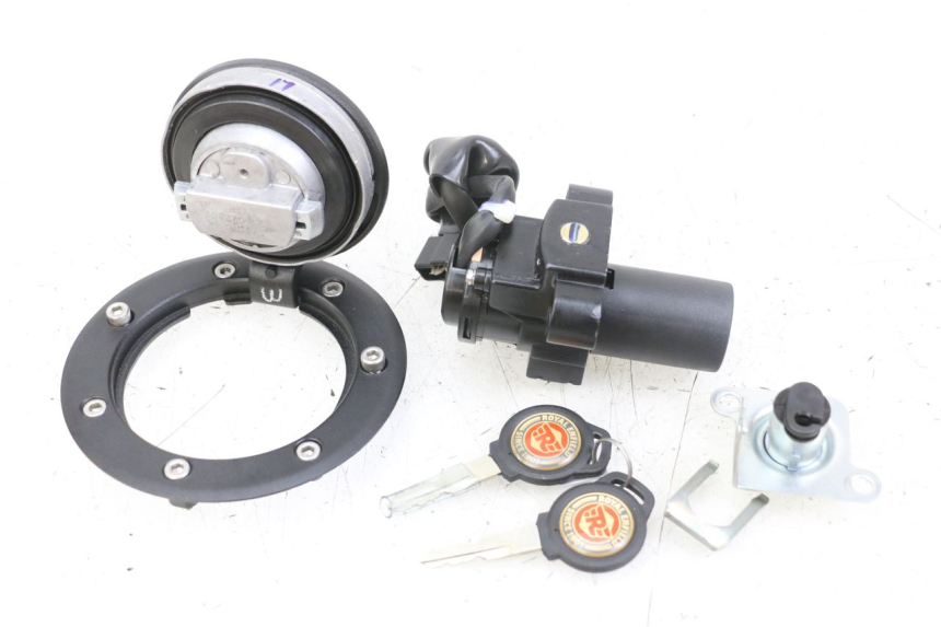 photo de SCHLOSSSATZ ROYAL ENFIELD SCRAM 411 (2022 - 2024) - Detailansicht des Bauteils