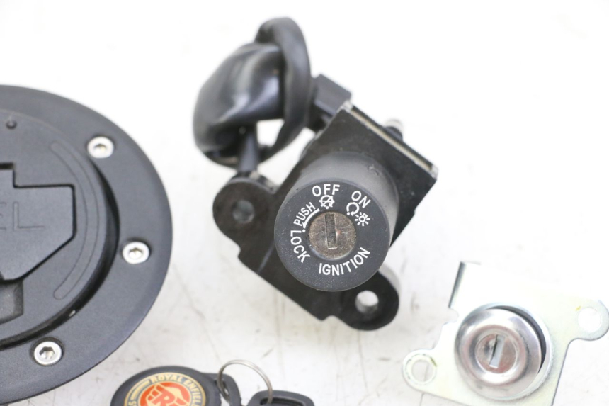 photo de SCHLOSSSATZ ROYAL ENFIELD SCRAM 411 (2022 - 2024) - Oberflächenzustand und Material