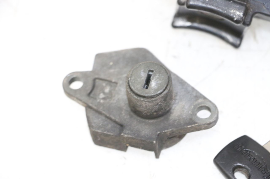 photo de SCHLOSSSATZ TRIUMPH SPRINT 900 (1995 - 1998) - Charakteristische Merkmale