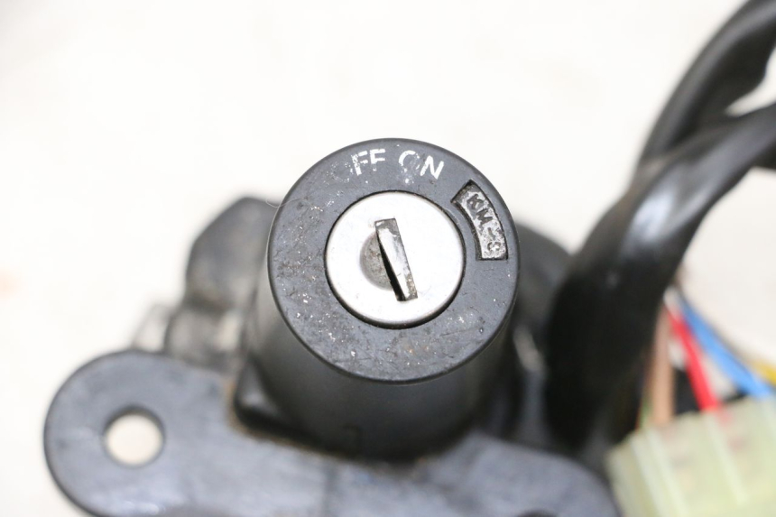 photo de SCHLOSSSATZ TRIUMPH SPRINT 900 (1995 - 1998) - Zoom auf Komponenten