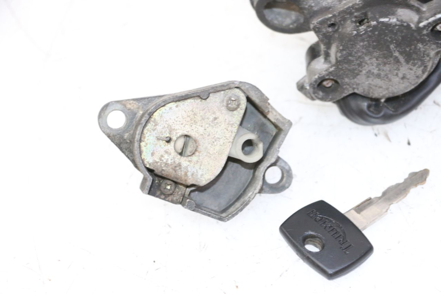 photo de SCHLOSSSATZ TRIUMPH SPRINT 900 (1995 - 1998) - Details der Befestigungspunkte