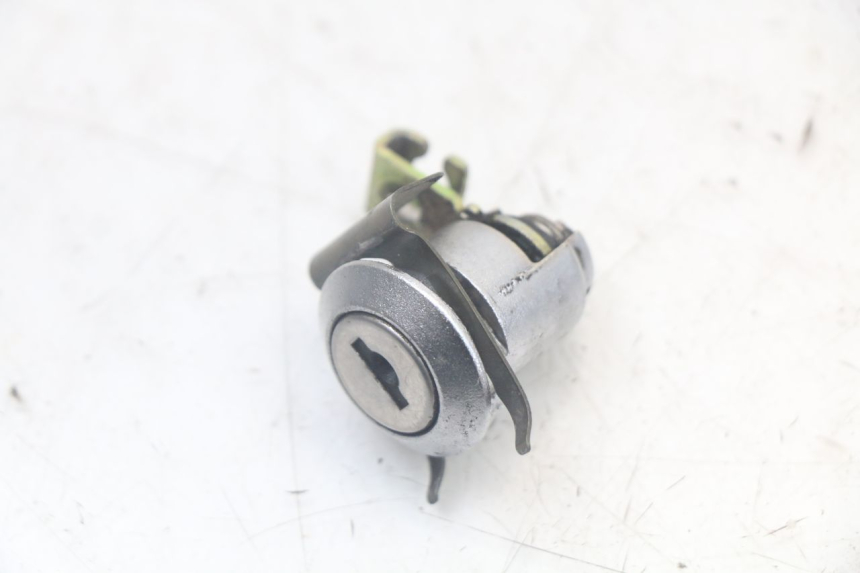 photo de SCHLOSS-SCHLÜSSEL-SET NEIMAN SUZUKI SV N 650 (1999 - 2002) - Hochauflösende Nahaufnahme