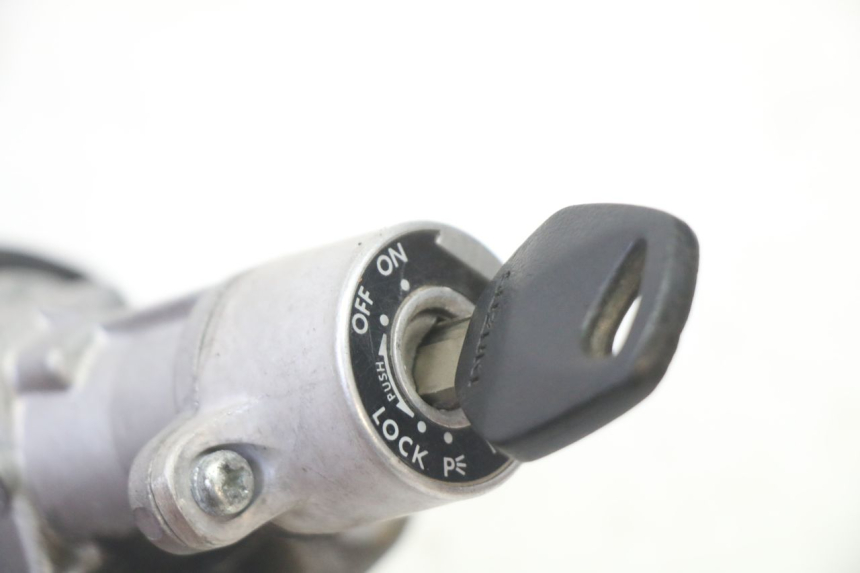 photo de SCHLOSSSATZ SUZUKI SV S 650 (2003 - 2009) - Details der Befestigungspunkte