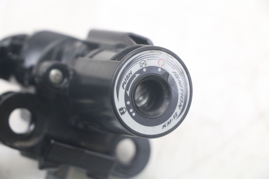 photo de SCHLOSS-SCHLÜSSEL-SET NEIMAN KAWASAKI VERSYS ABS 650 (2015 - 2018) - Technische Nahaufnahme