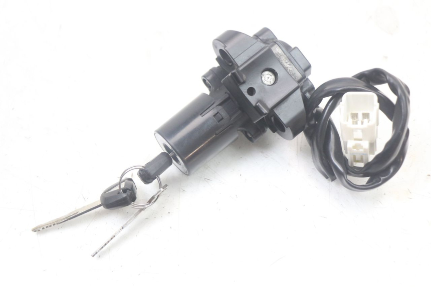 photo de SCHLOSS-SCHLÜSSEL-SET NEIMAN KAWASAKI VERSYS ABS 650 (2015 - 2018) - Details der Befestigungspunkte