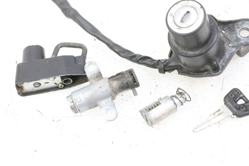 photo de SCHLOSSSATZ YAMAHA XV VIRAGO 535 (1988 - 2004) - Detailansicht des Bauteils