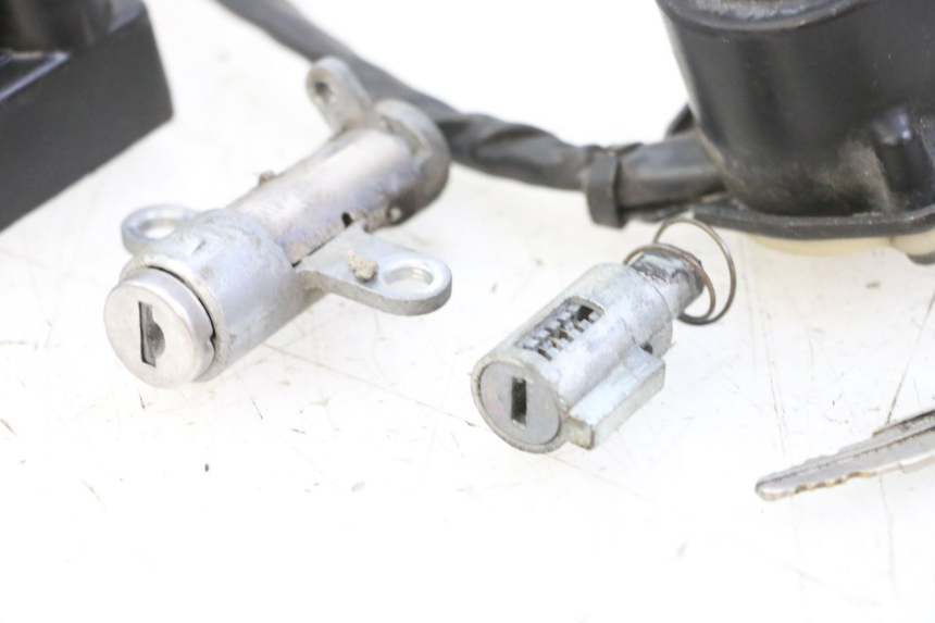 photo de SCHLOSSSATZ YAMAHA XV VIRAGO 535 (1988 - 2004) - Kennzeichnungen und Originalreferenzen