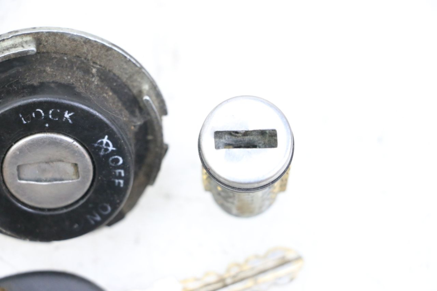 photo de SCHLOSS-SCHLÜSSEL-SET NEIMAN PIAGGIO ZIP 2T 50 (2009 - 2019) - Zoom auf Gebrauchszustand