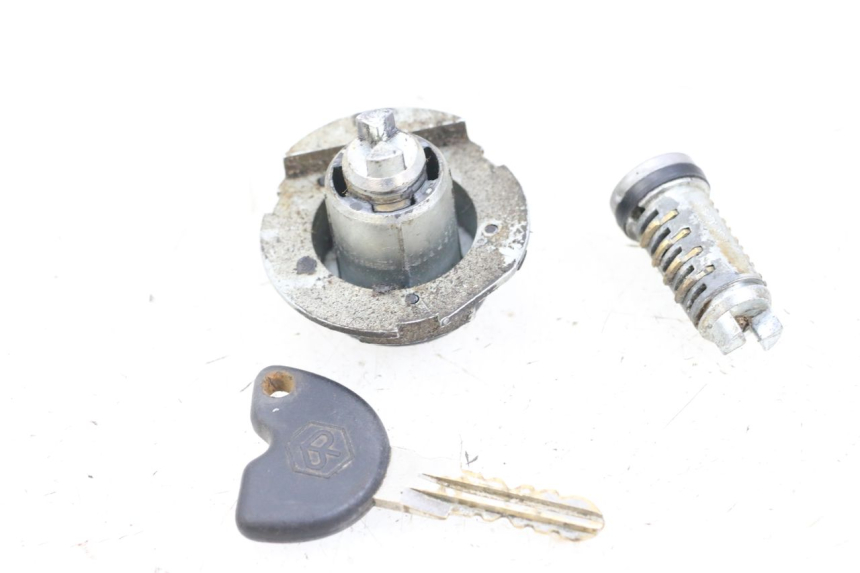 photo de SCHLOSS-SCHLÜSSEL-SET NEIMAN PIAGGIO ZIP 2T 50 (2009 - 2019) - Alternative Perspektive