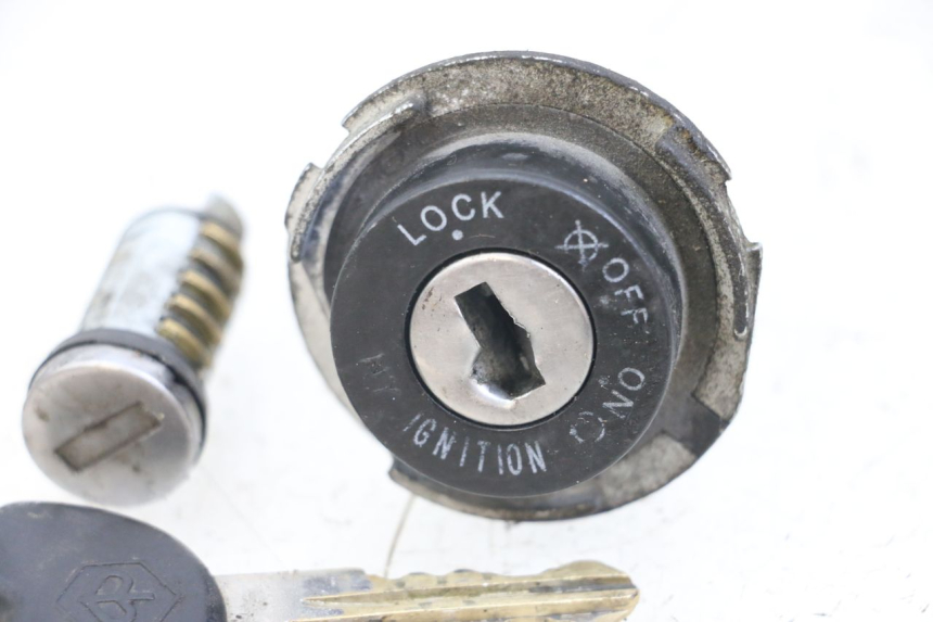 photo de SCHLOSS-SCHLÜSSEL-SET NEIMAN PIAGGIO ZIP 2T 50 (2009 - 2019) - Technische Nahaufnahme