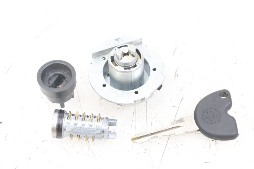 photo de SCHLOSS-SCHLÜSSEL-SET NEIMAN PIAGGIO ZIP 2T 50 (2009 - 2019) - Zoom auf Gebrauchszustand