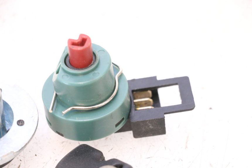 photo de SCHLOSS-SCHLÜSSEL-KIT NEIMAN PIAGGIO ZIP 4T 50 (2018 - 2020) - Alternative Perspektive