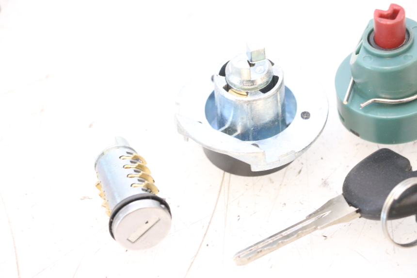 photo de SCHLOSS-SCHLÜSSEL-KIT NEIMAN PIAGGIO ZIP 4T 50 (2018 - 2020) - Technische Nahaufnahme