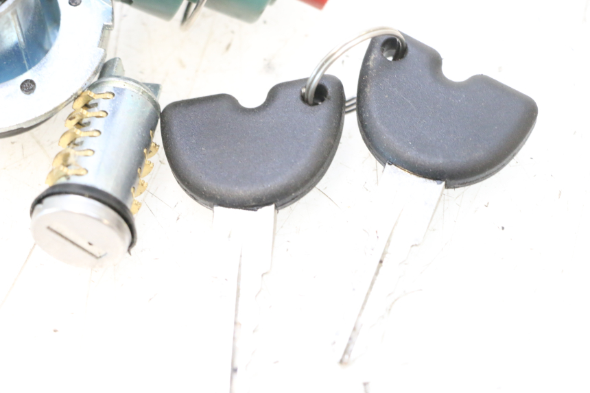 photo de SCHLOSS-SCHLÜSSEL-KIT NEIMAN PIAGGIO ZIP 4T 50 (2018 - 2020) - Oberflächenzustand und Material