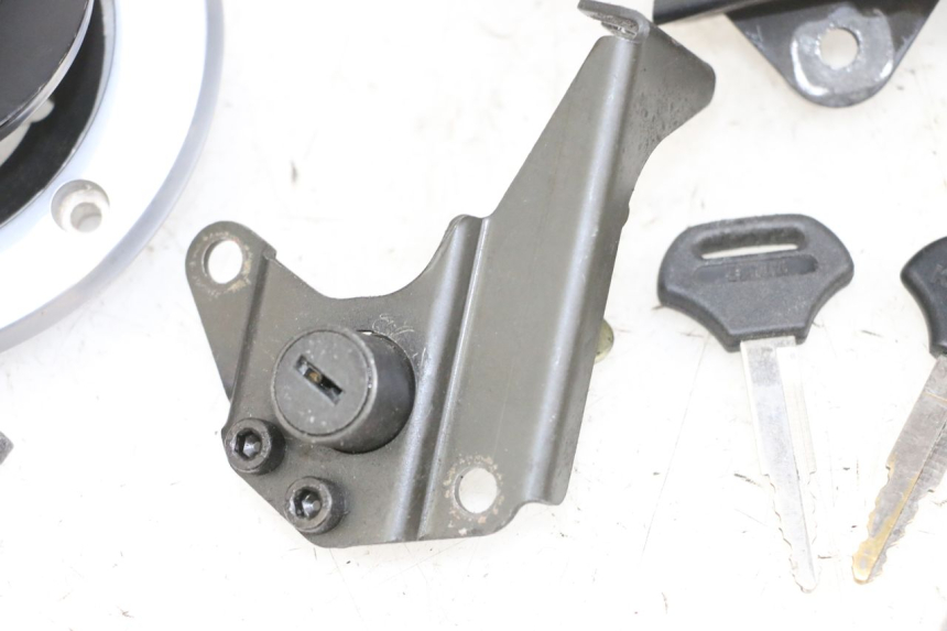 photo de SCHLOSSSATZ KAWASAKI ZR 7 750 (1999 - 2004) - Charakteristische Merkmale