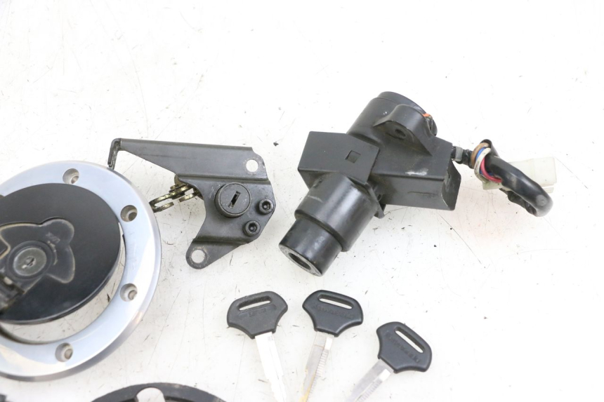 photo de SCHLOSSSATZ KAWASAKI ZR 7 750 (1999 - 2004) - Zoom auf Gebrauchszustand