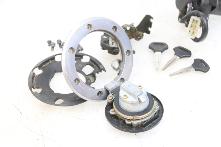 photo de SCHLOSSSATZ KAWASAKI ZR 7 750 (1999 - 2004) - Details der Befestigungspunkte