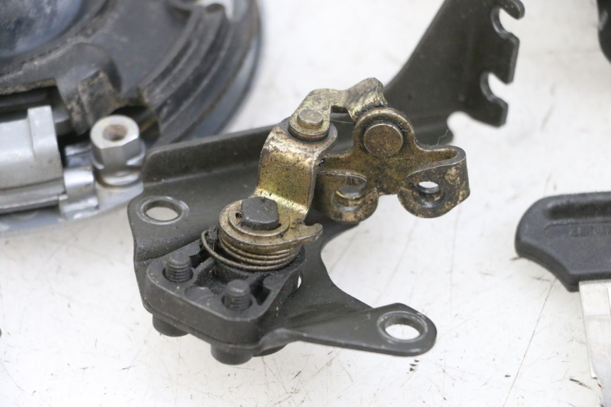 photo de SCHLOSSSATZ KAWASAKI ZR 7 750 (1999 - 2004) - Kennzeichnungen und Originalreferenzen