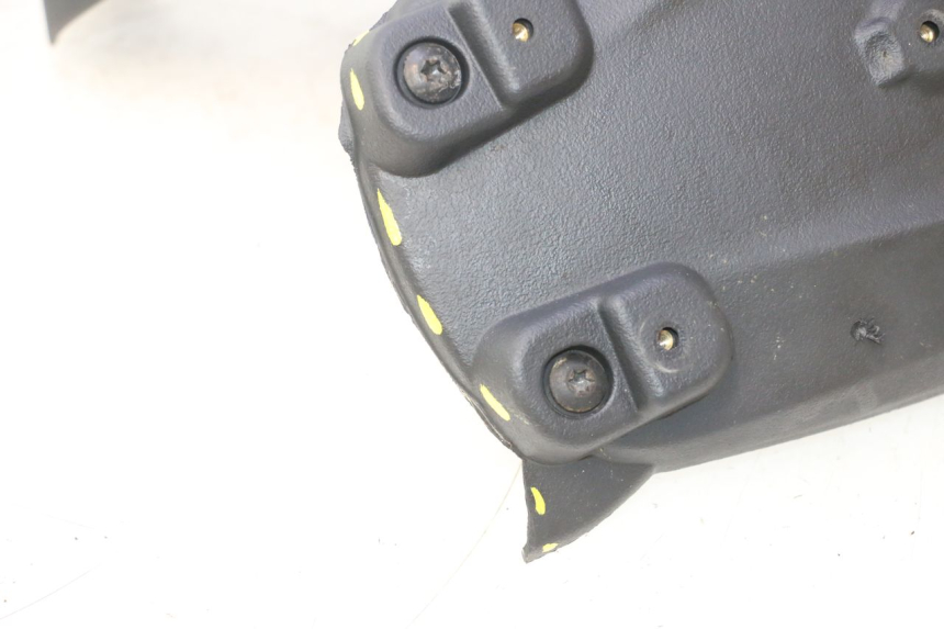 photo de HINTERRADABDECKUNG PIAGGIO MP3 HPE 530 (2022 - 2026) - Details der Befestigungspunkte
