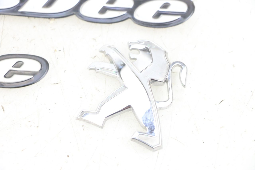 photo de MARKENLOGO PEUGEOT KISBEE 4T 50 (2010 - 2017) - Zoom auf Gebrauchszustand