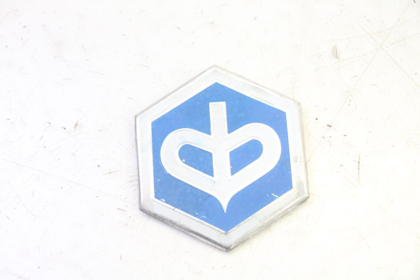 photo de MARKENLOGO PIAGGIO MP3 125 (2006 - 2014) - Detailansicht des Bauteils