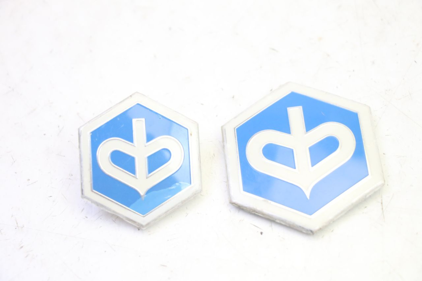 photo de MARKENLOGO PIAGGIO MP3 RL 250 (2006 - 2010) - Detailansicht des Bauteils