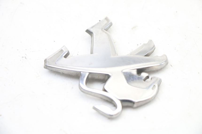 photo de MARKENLOGO PEUGEOT SATELIS 125 (2013 - 2018) - Detailansicht des Bauteils