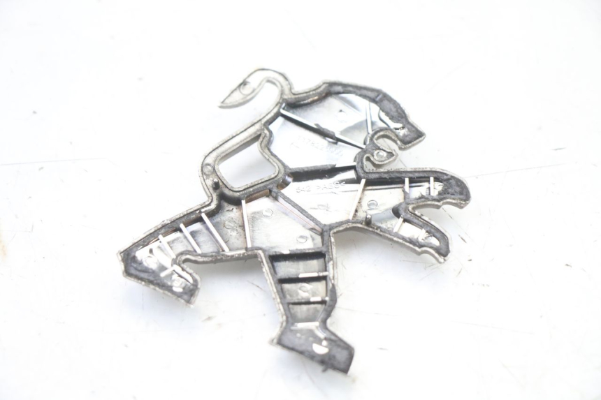 photo de MARKENLOGO PEUGEOT SATELIS 125 (2013 - 2018) - Zoom auf Gebrauchszustand