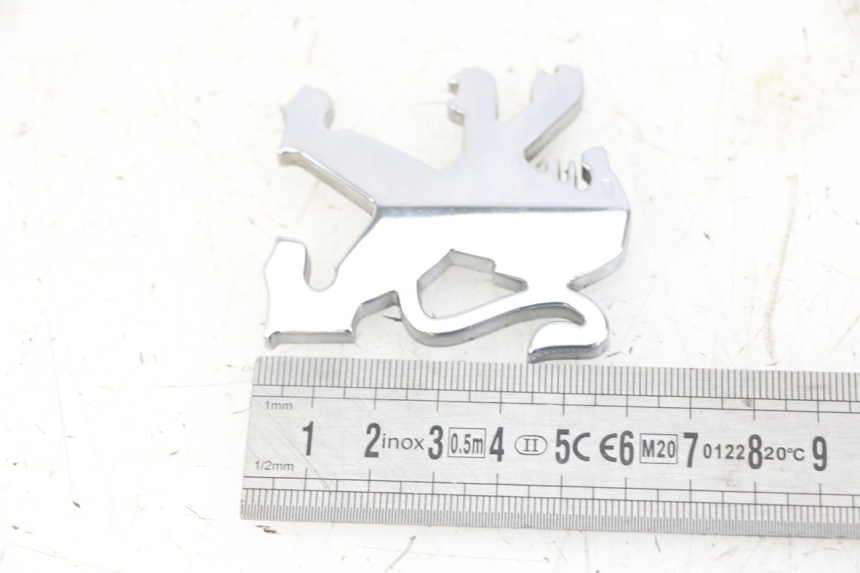 photo de MARKENLOGO PEUGEOT SATELIS COMPRESSOR K15 125 (2006 - 2009) - Detailansicht des Bauteils