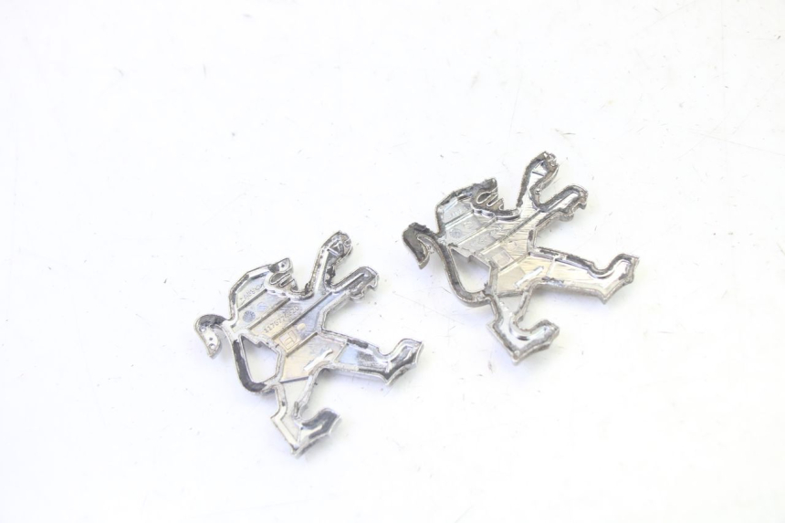 photo de LOGO MARKE PEUGEOT SATELIS 125 (2006 - 2009) - Zoom auf Gebrauchszustand