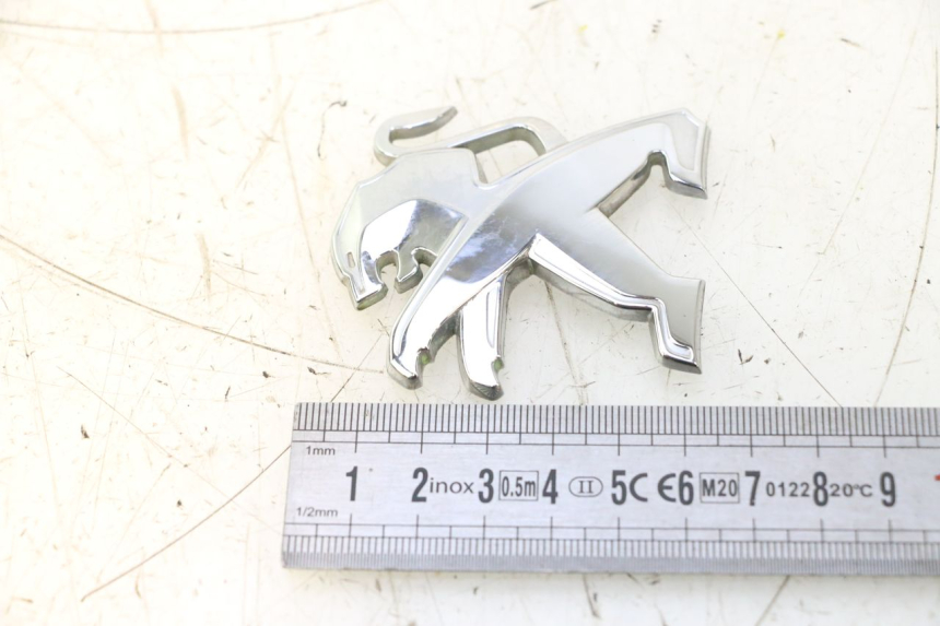 photo de MARKENLOGO PEUGEOT SATELIS 125 (2013 - 2018) - Zoom auf Gebrauchszustand