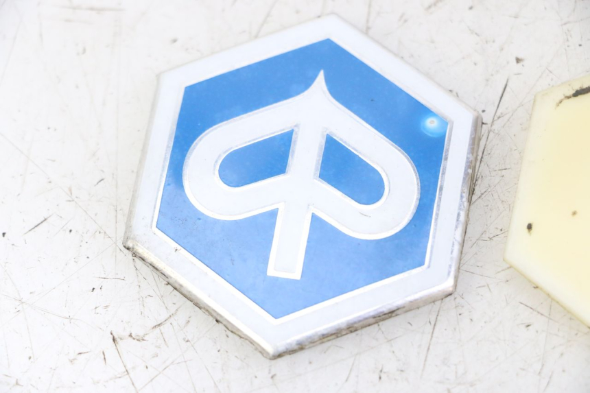 photo de LOGO MARKE PIAGGIO XEVO - X EVO 125 (2007 - 2017) - Details der Befestigungspunkte