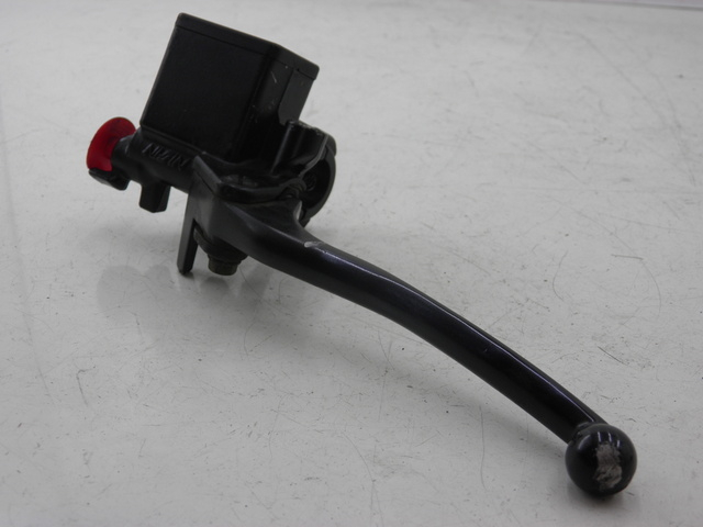 photo de HAUPTBREMSZYLINDER HINTEN HONDA FES PANTHEON 125 (2003 - 2007) - Hauptansicht