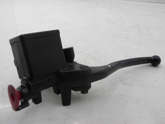 photo de HAUPTBREMSZYLINDER HINTEN HONDA FES PANTHEON 125 (2003 - 2007) - Technische Nahaufnahme