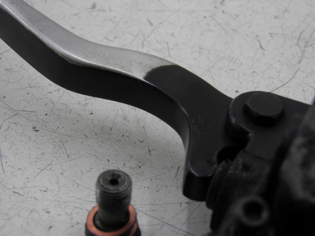 photo de BREMSPUMPE HINTEN PIAGGIO XEVO - X EVO 125 (2007 - 2017) - Details der Befestigungspunkte