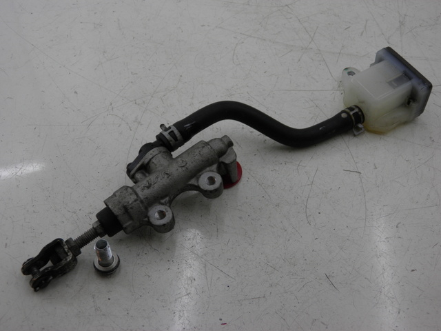 photo de BREMSPUMPE HINTEN SUZUKI GSX F GSXF 650 (2007 - 2015) - Hauptansicht