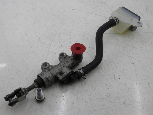 photo de BREMSPUMPE HINTEN SUZUKI GSX F GSXF 650 (2007 - 2015) - Alternative Perspektive