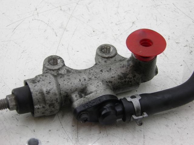 photo de BREMSPUMPE HINTEN SUZUKI GSX F GSXF 650 (2007 - 2015) - Technische Nahaufnahme
