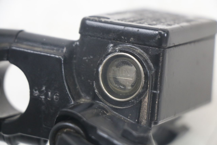 photo de VORDERER HAUPTBREMSZYLINDER KYMCO AGILITY 4T 50 (2018 - 2022) - Details der Befestigungspunkte