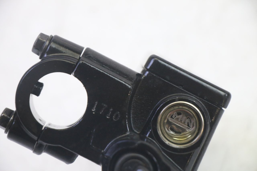 photo de VORDERER HAUPTBREMSZYLINDER KYMCO AGILITY 4T 50 (2018 - 2022) - Details der Befestigungspunkte